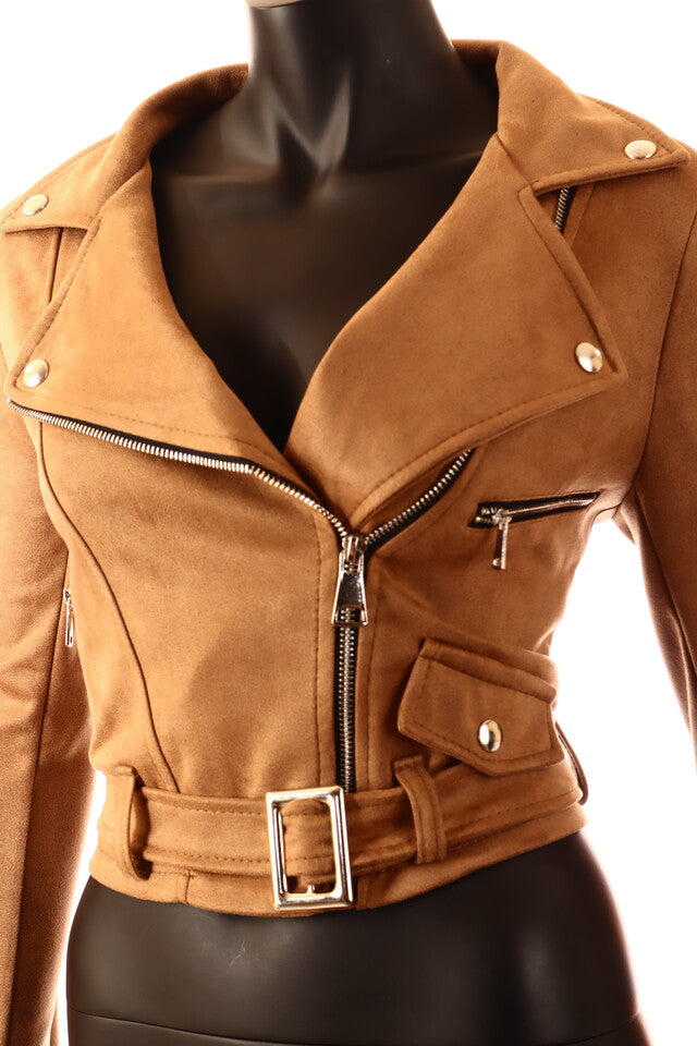 barna velúr kabát övvel