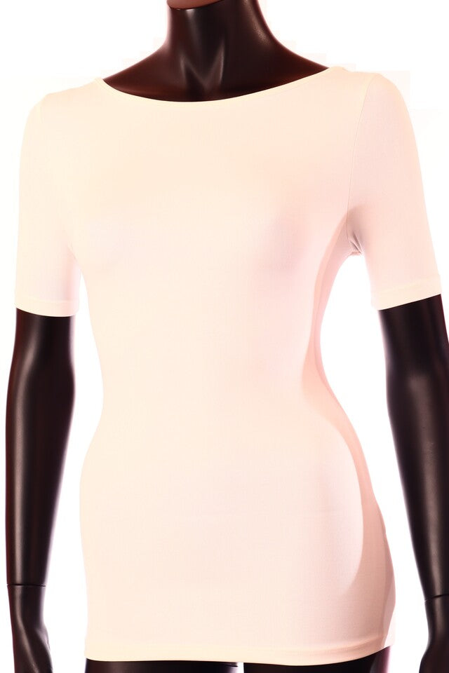 fehértört sötét női póló csónak nyakú testhezálló