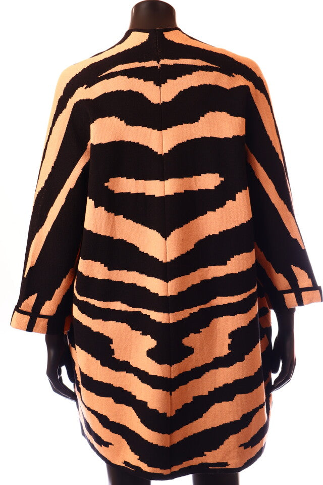 női poncsó zebra mintás hátulról