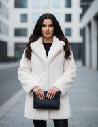 műszőrme kabát, hosszú, V-nyakú, fehér