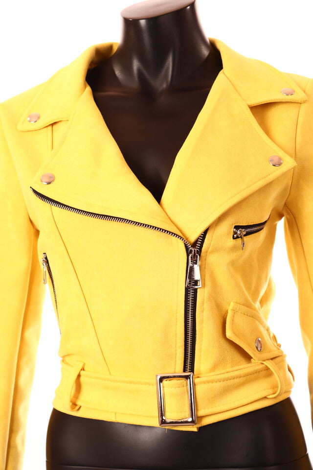 sárga velúr kabát övvel