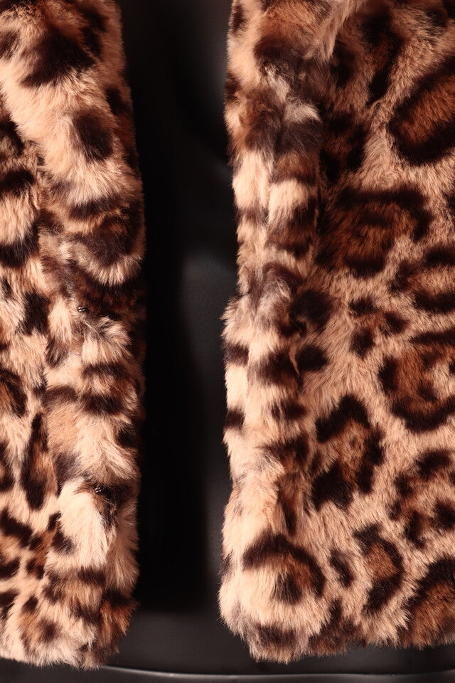 műszőrme kabát leopárd mintás részlet