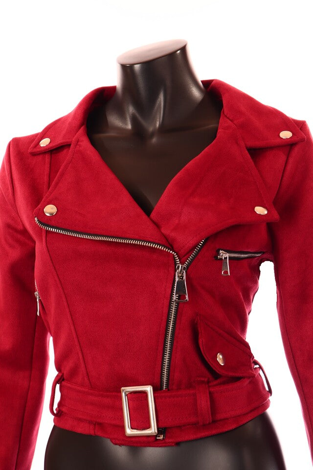 bordó velúr kabát övvel