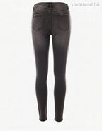 női farmer hátulról