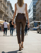 műbőr nadrág hátulról