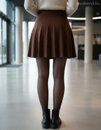 pliszirozott kötött miniszoknya hátulról