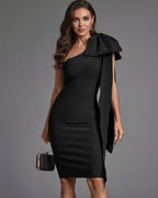 F&P női ruha ujjatlan alakhangsúlyozó kerek nyakú térd