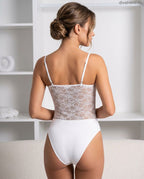 csipkebetétes női body hátulról