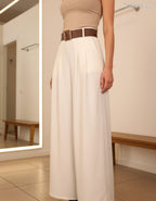 fehér bő szárú szövetnadrág övvel