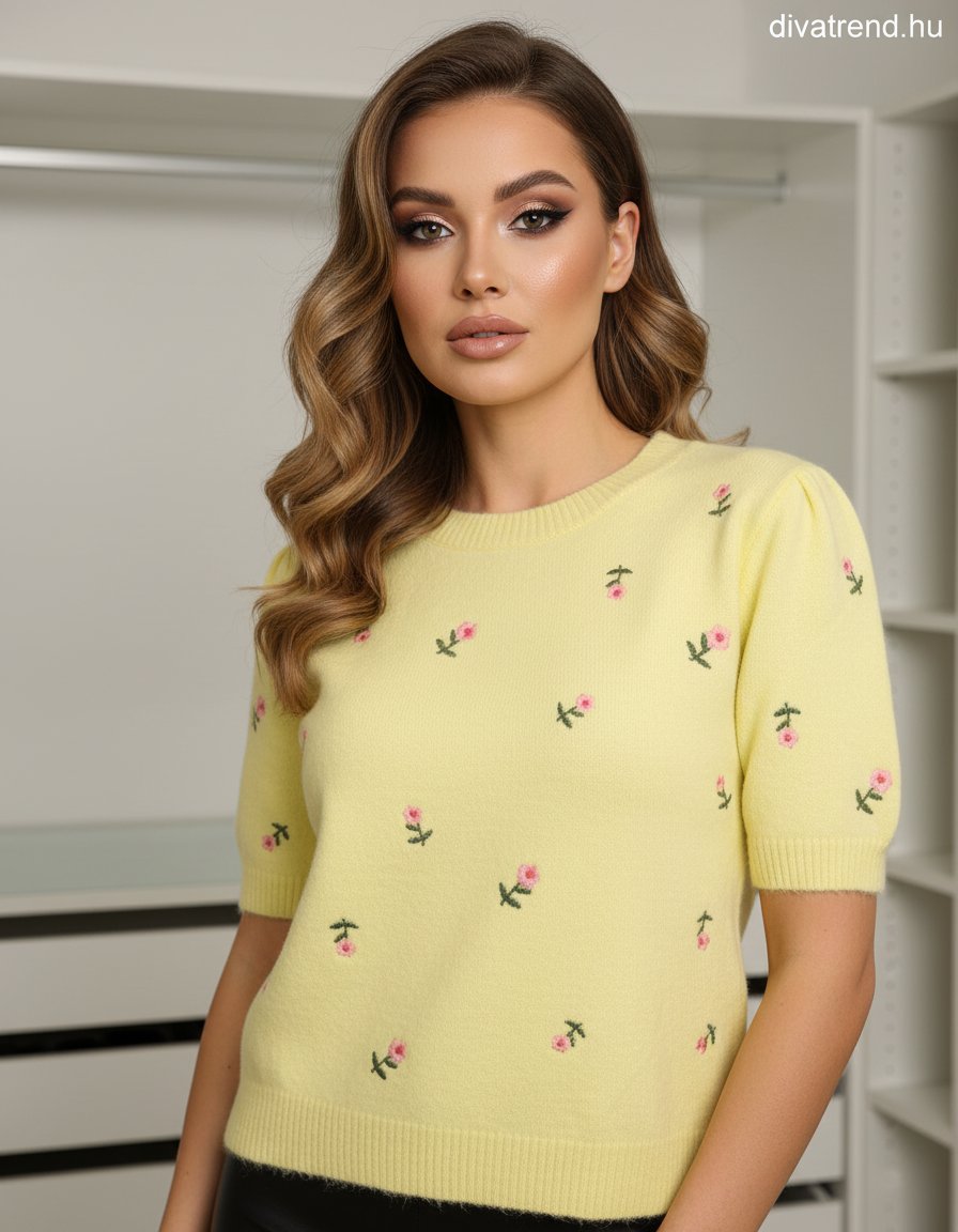 sárga kötött póló hímzett virágokkal