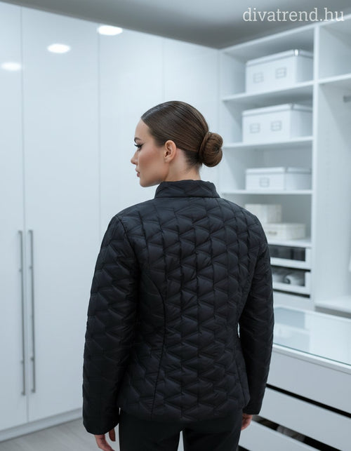 steppelt kabát cipzáras hátulról
