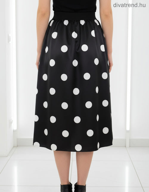 pöttyös szatén midi szoknya hátulról