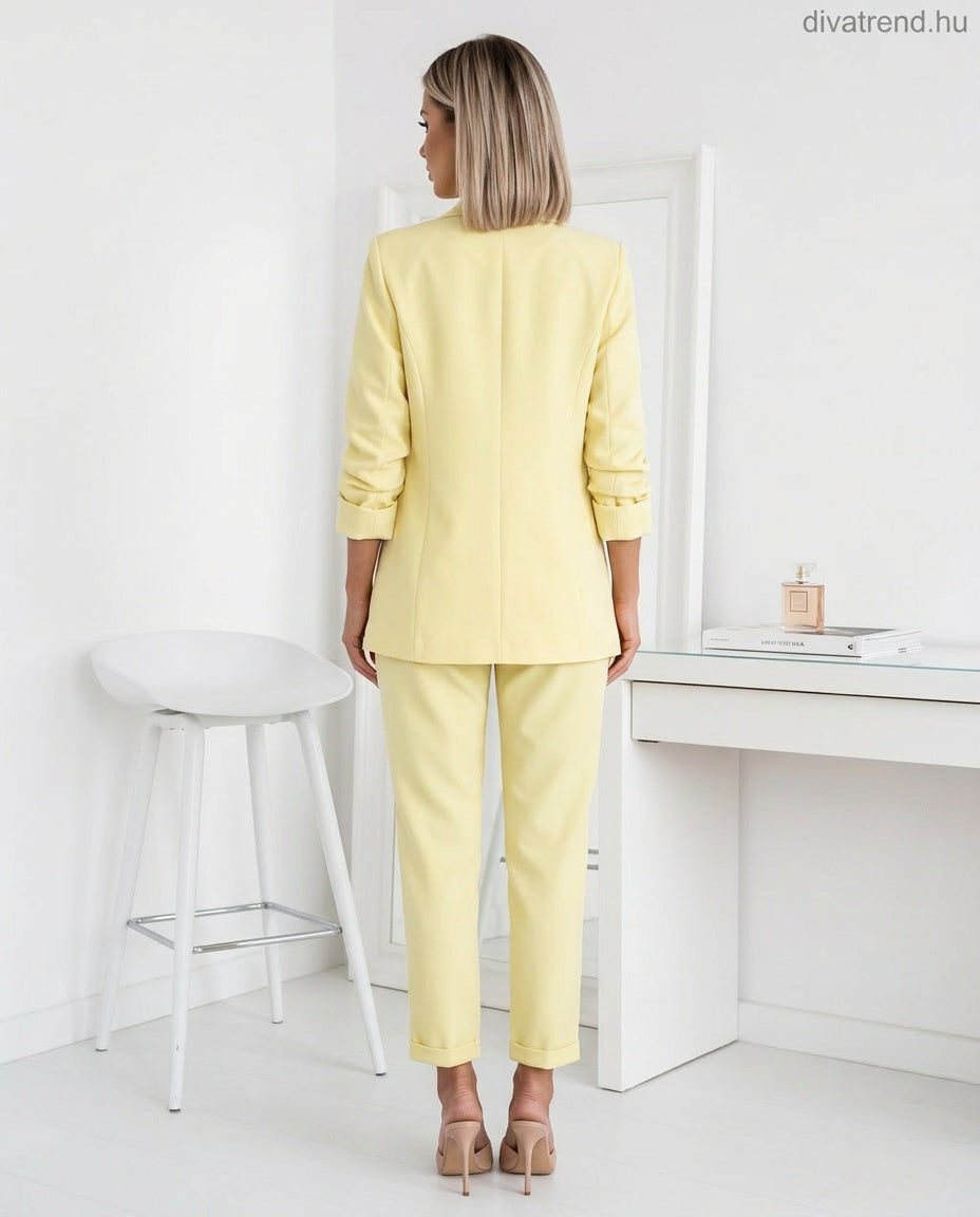elegáns női szett hátulról