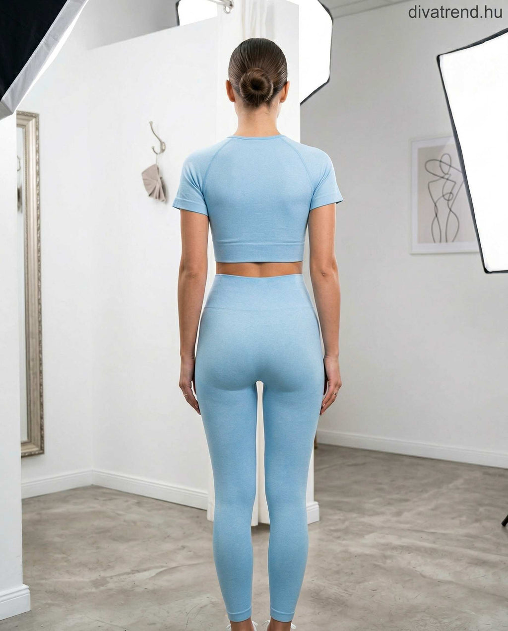 női sportos szett hátulról