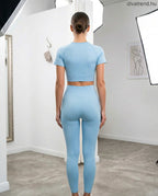 női sportos szett hátulról