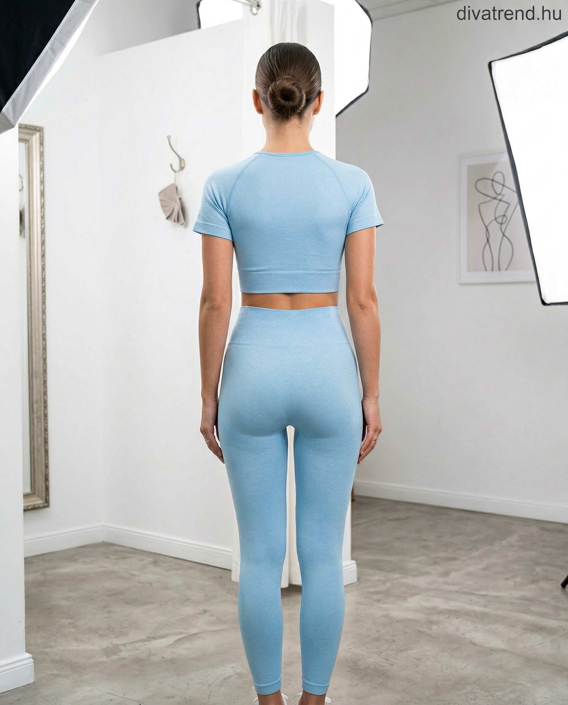 női sportos szett hátulról