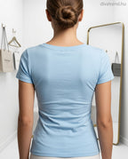 női viszkóz póló hátulról