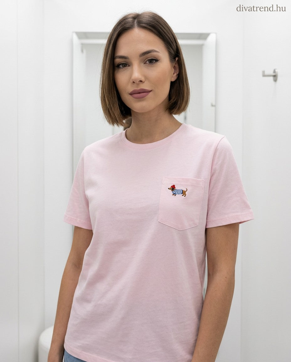 pink női pamut póló zsebbel és kutyás hímzéssel
