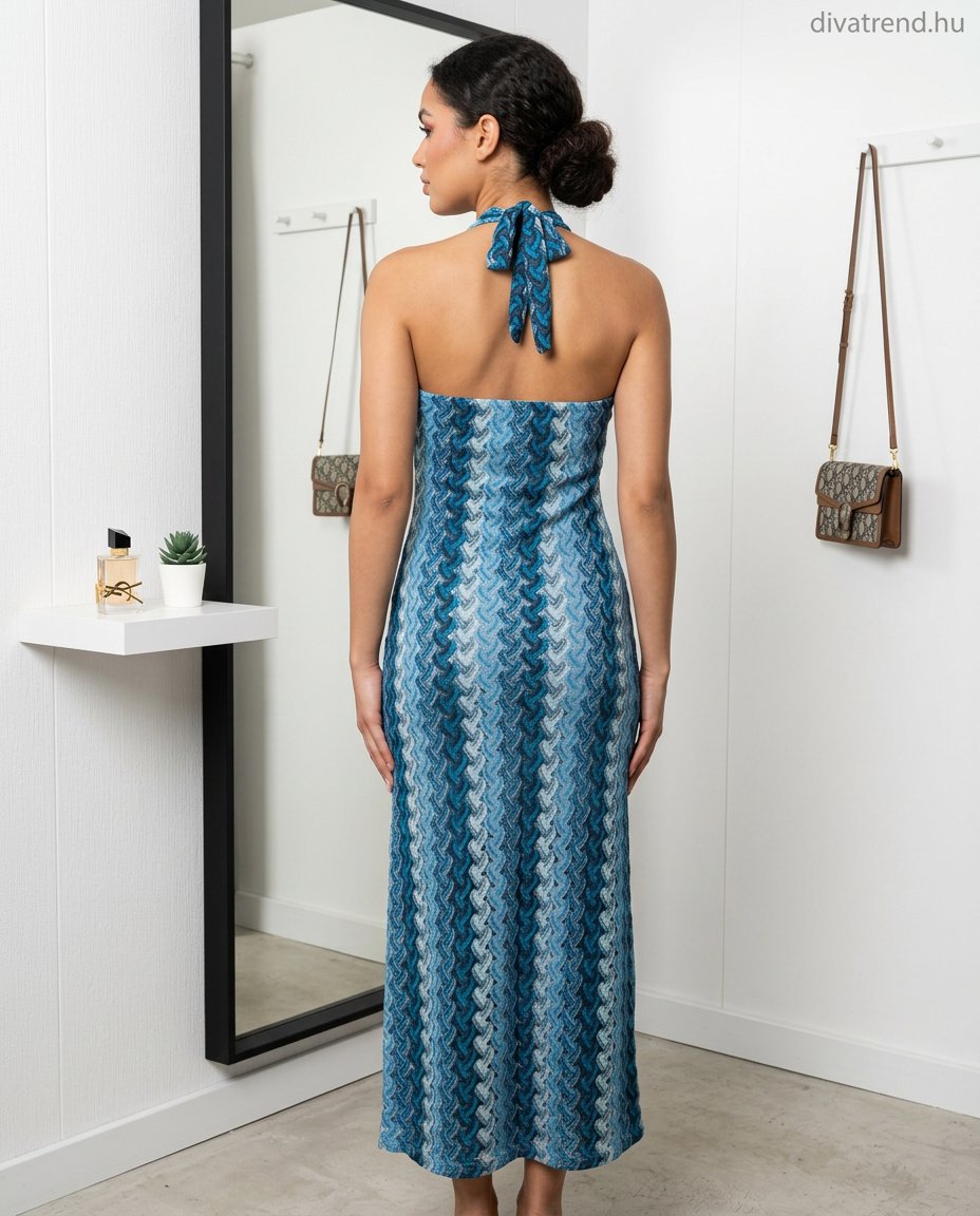 cikkcakk mintás kötött hatású nyári maxi ruha hátulról