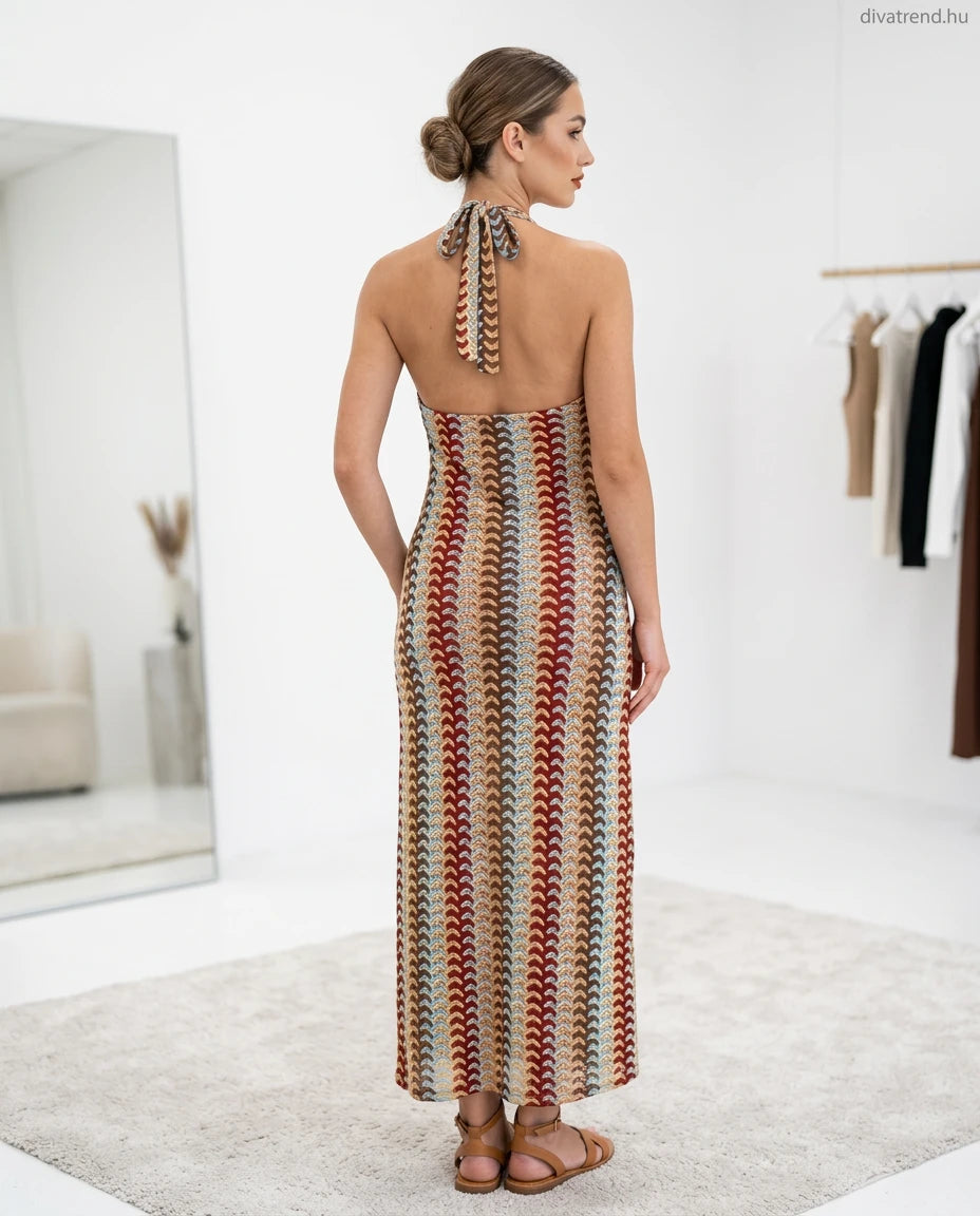cikkcakk mintás kötött hatású nyári maxi ruha hátulról