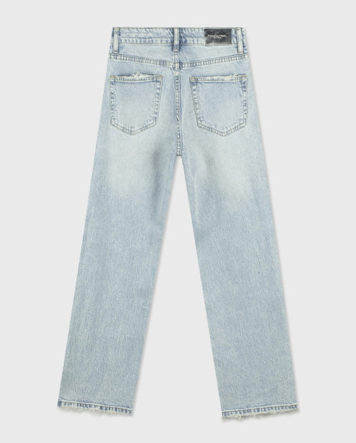 egyenes szárú farmer hátulról