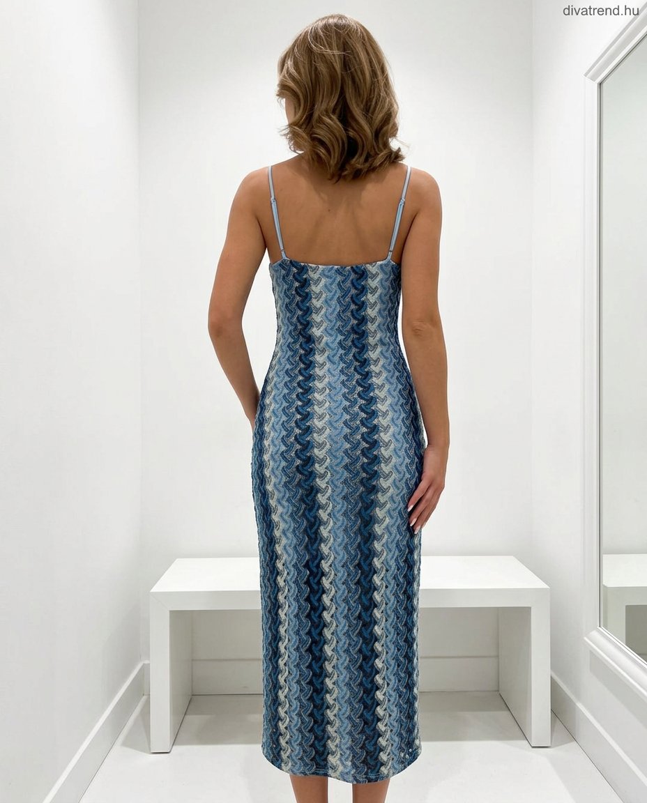 cikcakk mintás nyári maxi ruha, spagettipántos hátulról