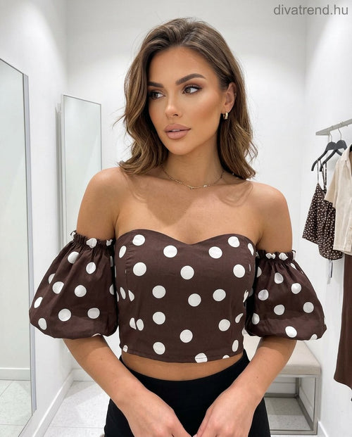 barna sötét pöttyös crop top, ejtett vállú, puffos ujjú