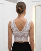 csipkés crop top hátulról