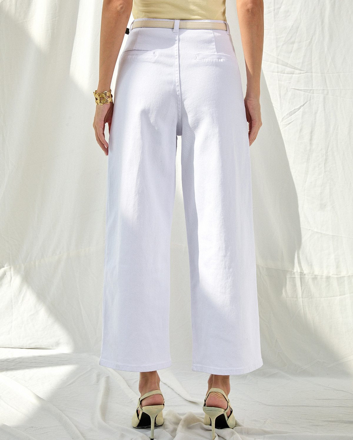 Adoro fehér wide leg farmer övvel hátulról