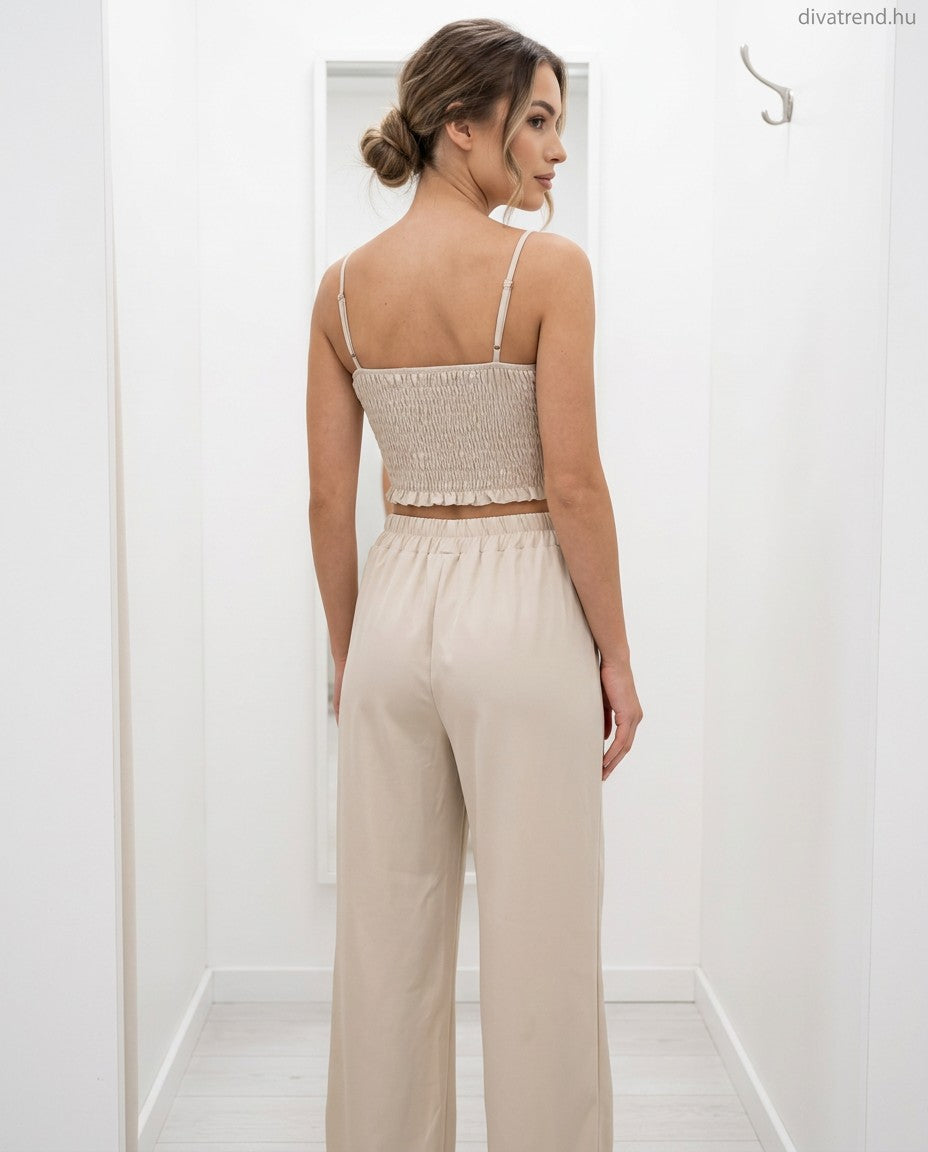 női nyári viszkóz szett, spagettipántos crop top és bőszárú hosszúnadrág hátulról