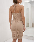 ráncolt pántos bordázott testhezálló bodycon ruha hátulról