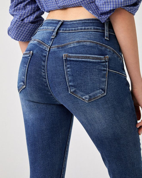 női skinny farmer push up hátulról