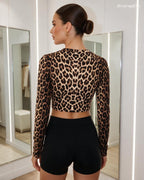 leopárd mintás hosszú ujjú testhezálló női viszkóz crop top hátulról