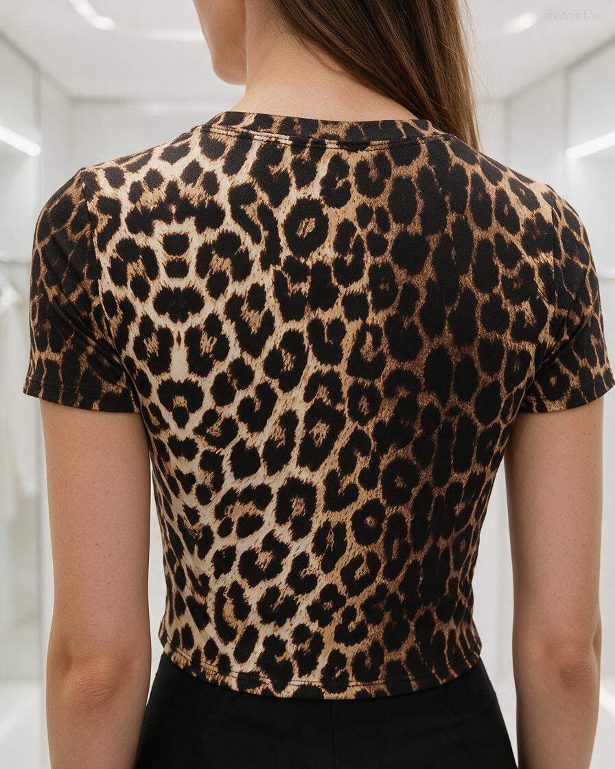 leopárd mintás rövid ujjú viszkóz crop top hátulról