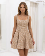 barna texturált virágmintás masnis mini ruha