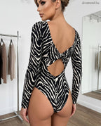 zebra mintás nyitott hátú, hosszú ujjú női viszkóz body hátulról