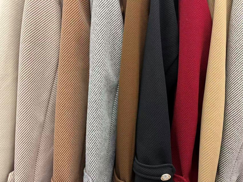 női hosszú átlapolt gombos szövetkabát kötővel